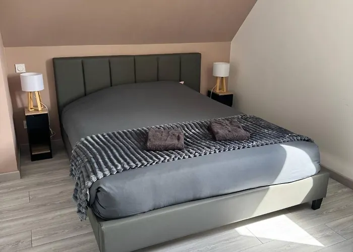 Holiday home Maison Des Laquais